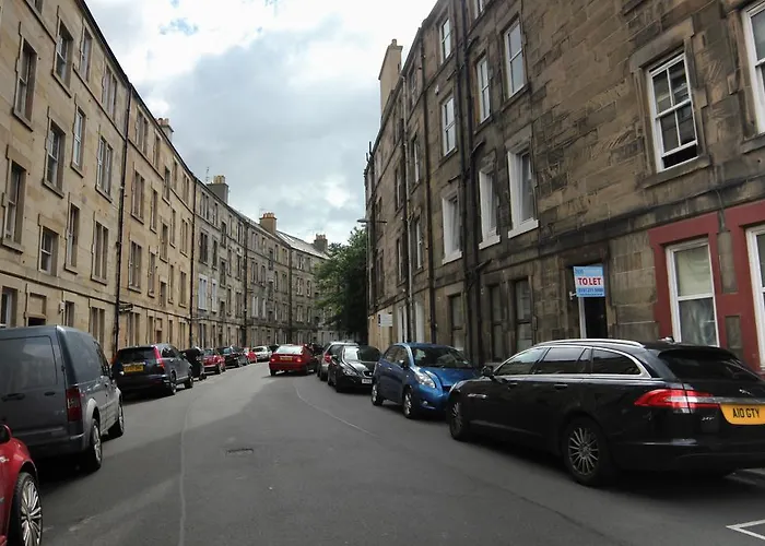 Chic & Bright Flat Near Holyrood Park